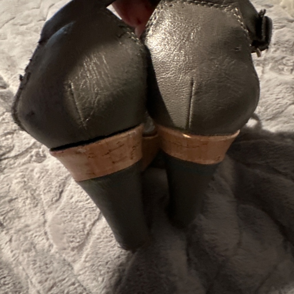 Shoes by Sbicca - Picture 3 of 6